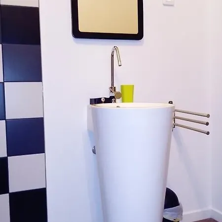 Bed & Breakfast Suit'